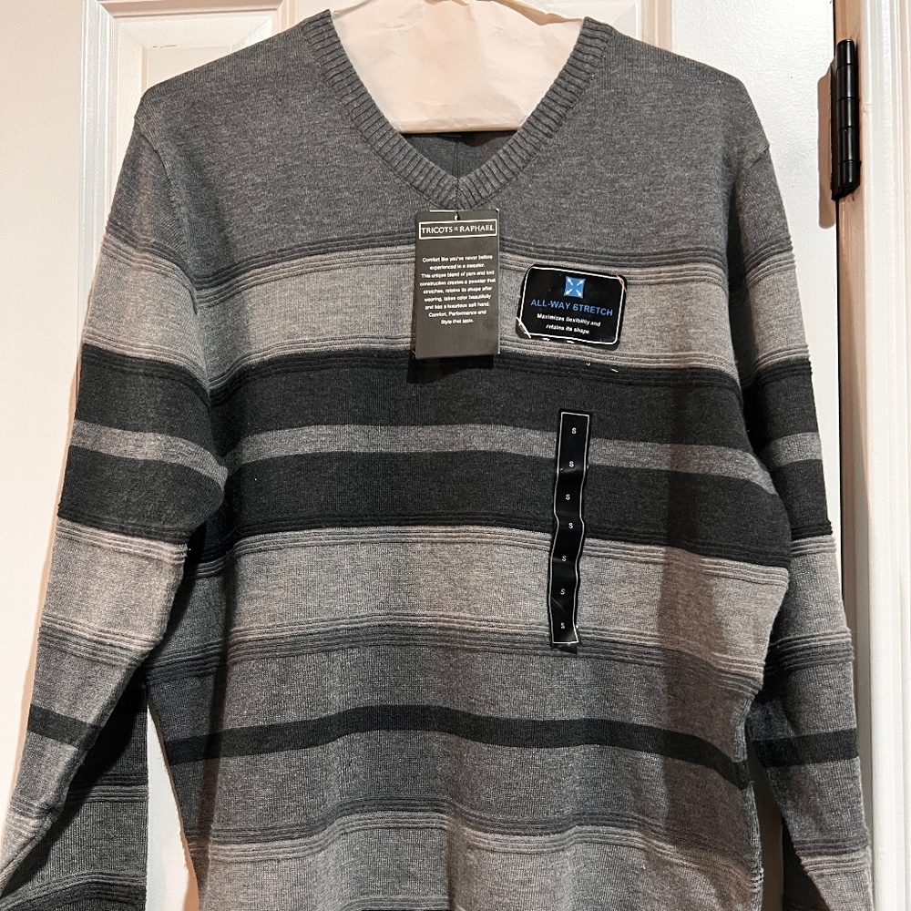 Tricots St. Raphael Men's Small Grey & Black V Neck Sweater